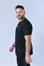 ⁦הדר - טי קצר ניקי פרינט⁩ – תמונה ⁦7⁩