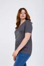 ⁦fiona - טי וי קצר פרינט⁩ – תמונה ⁦4⁩