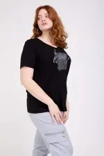 ⁦סנדרה - טופ וי קצר פרינט⁩ – תמונה ⁦2⁩