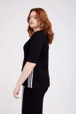 ⁦כליל - טופ ספורטיבי וי⁩ – תמונה ⁦2⁩