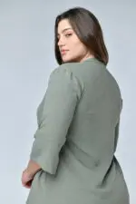 ⁦הודיה - חולצת אריג אוברסי⁩ – תמונה ⁦12⁩