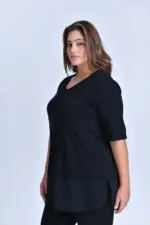 ⁦לילך - טוניק וי שילוב פרח⁩ – תמונה ⁦2⁩
