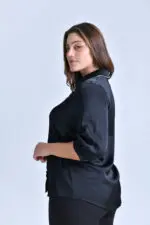 ⁦בקי - חולצת סאטן צווארון⁩ – תמונה ⁦2⁩